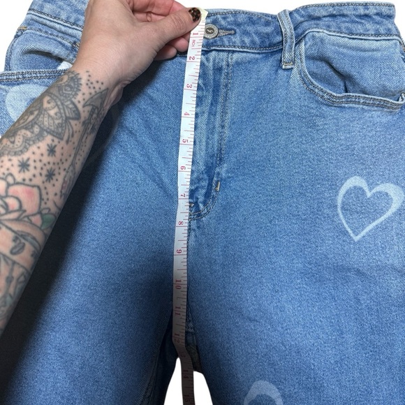 Hollister Ultra High Rise Dad Jeans Women’s 6/7 Blue Heart Print 28x29 - Picture 6 of 8